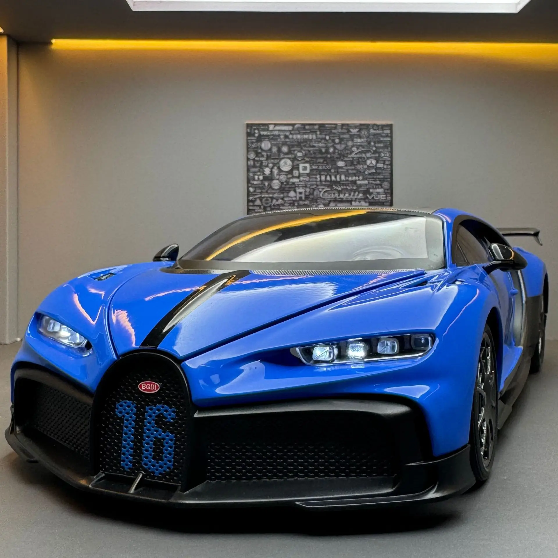 1:18 Chiron Supercar Alloy Diecast Toy Car Model Sound Light Toy Advanced Collection Gift