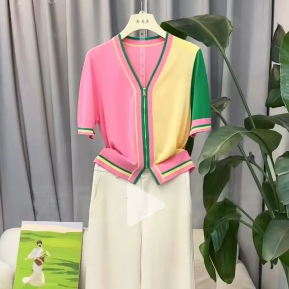 

Элегантный женский топ с короткими рукавами и v-образным вырезом в корейском стиле, летний дизайн 2025, повседневный свободный вязаный кардиган с цветными блоками