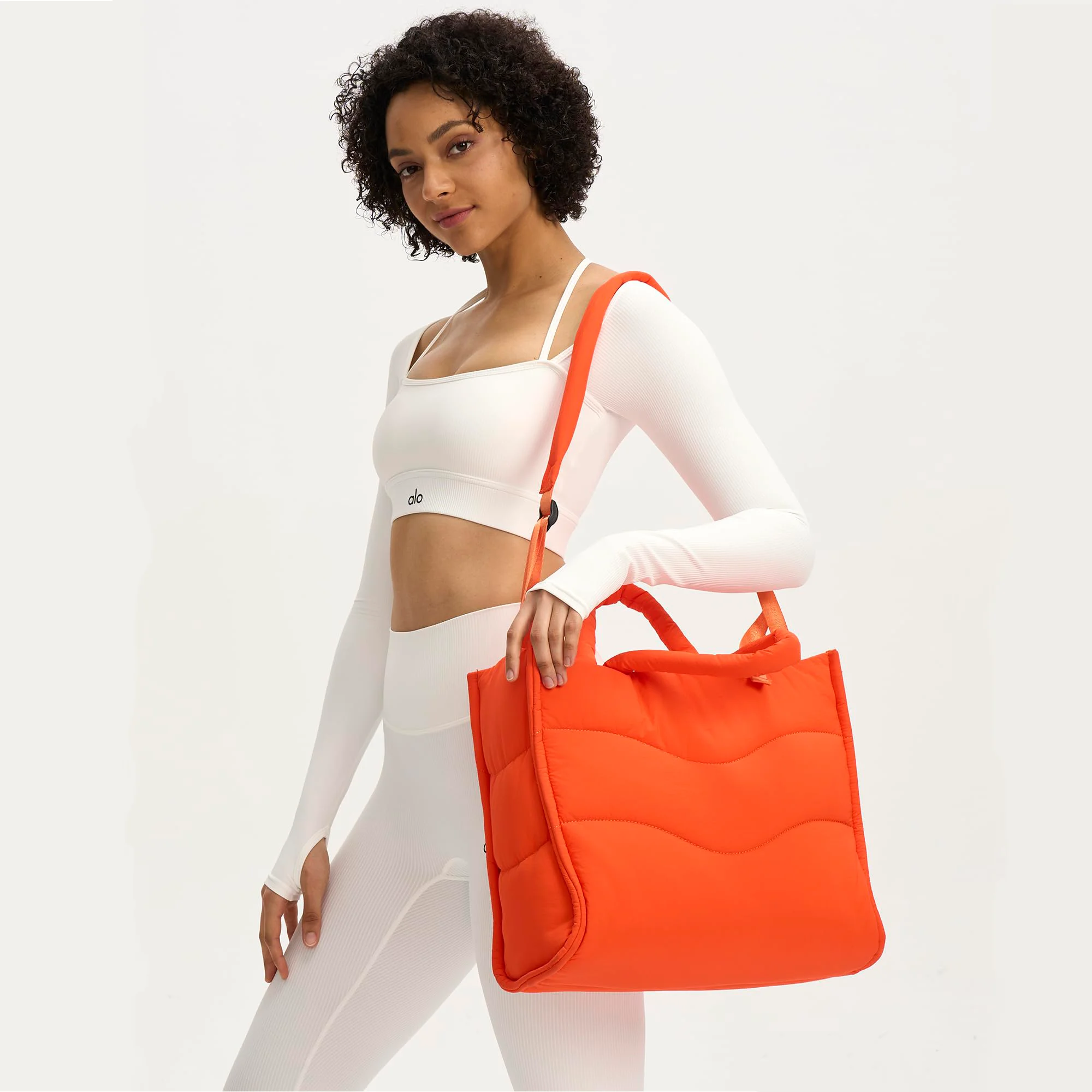 

Новинка 2025 года, волнистая стеганая женская сумка-тоут, легкая пышная сумка-саквояж, кошелек через плечо с регулируемым ремешком для улицы