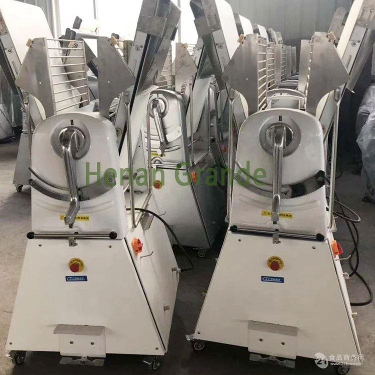 التلقائي العجين المعجنات المغطي بملاءة الأسطوانة عكسها Laminadora De Masa فندان رخيصة الثمن الخبز الكرواسون آلة تغلق العجين