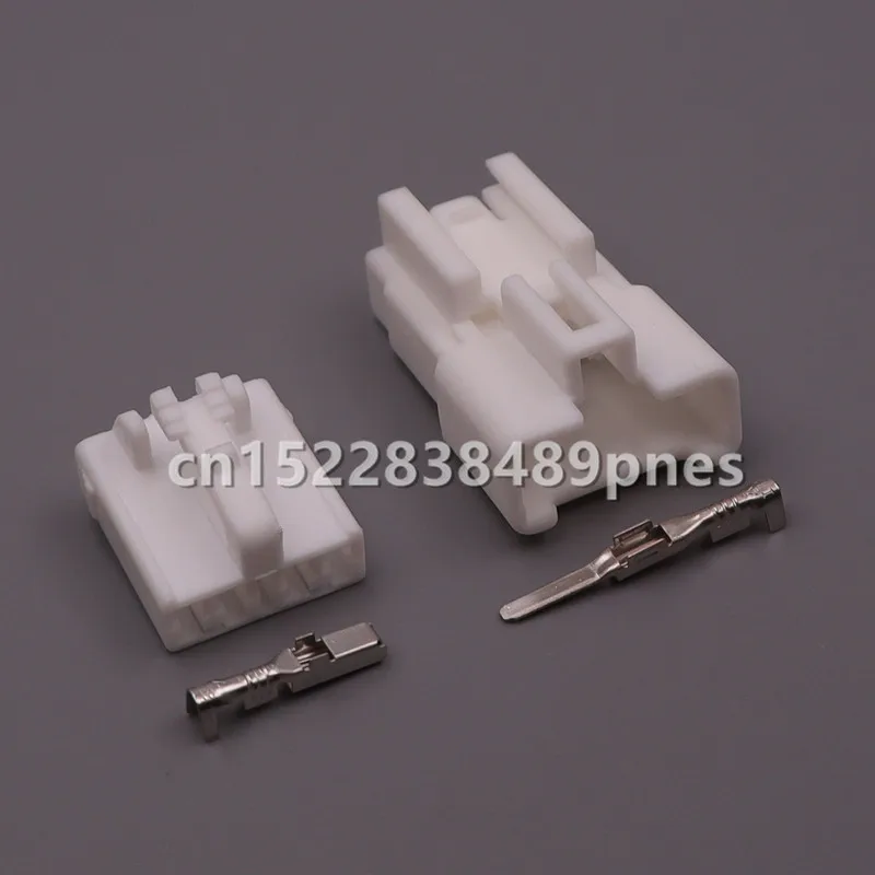 4 Pole Auto Wiring Harness Socket MG641041 MG651038 Automotive Plug