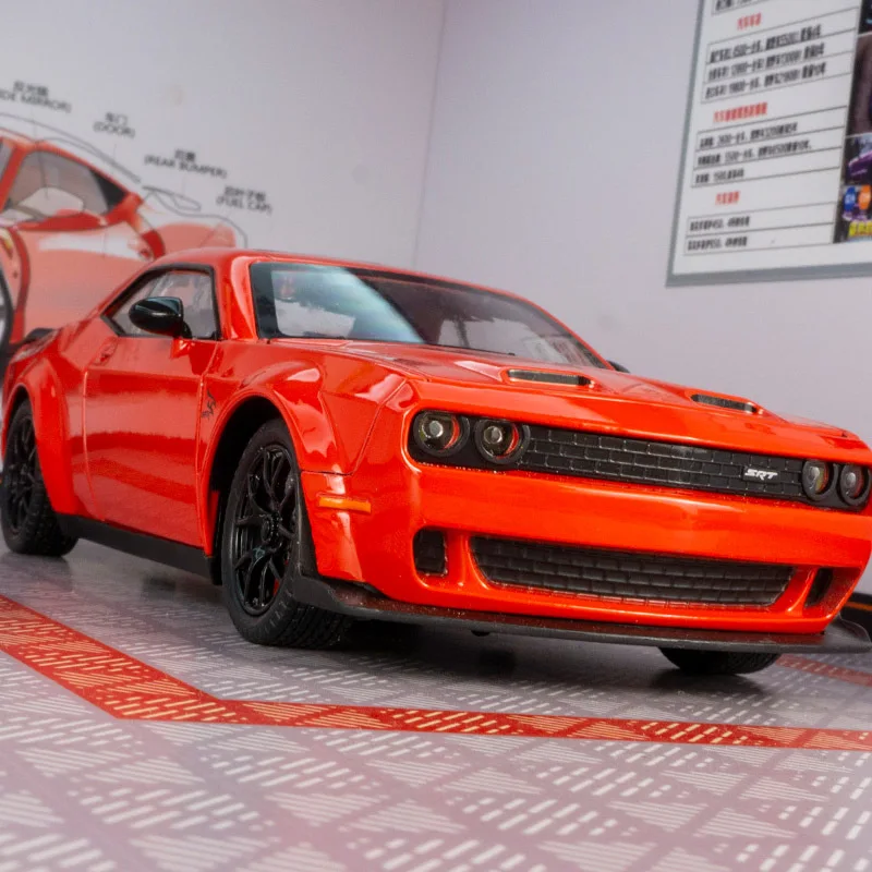 

1:24 Challenger SRT Hellcat Diecast Model Car Simulation Supercar Ornament Steering Shock Absorber Pull Back Toy Car For Boys