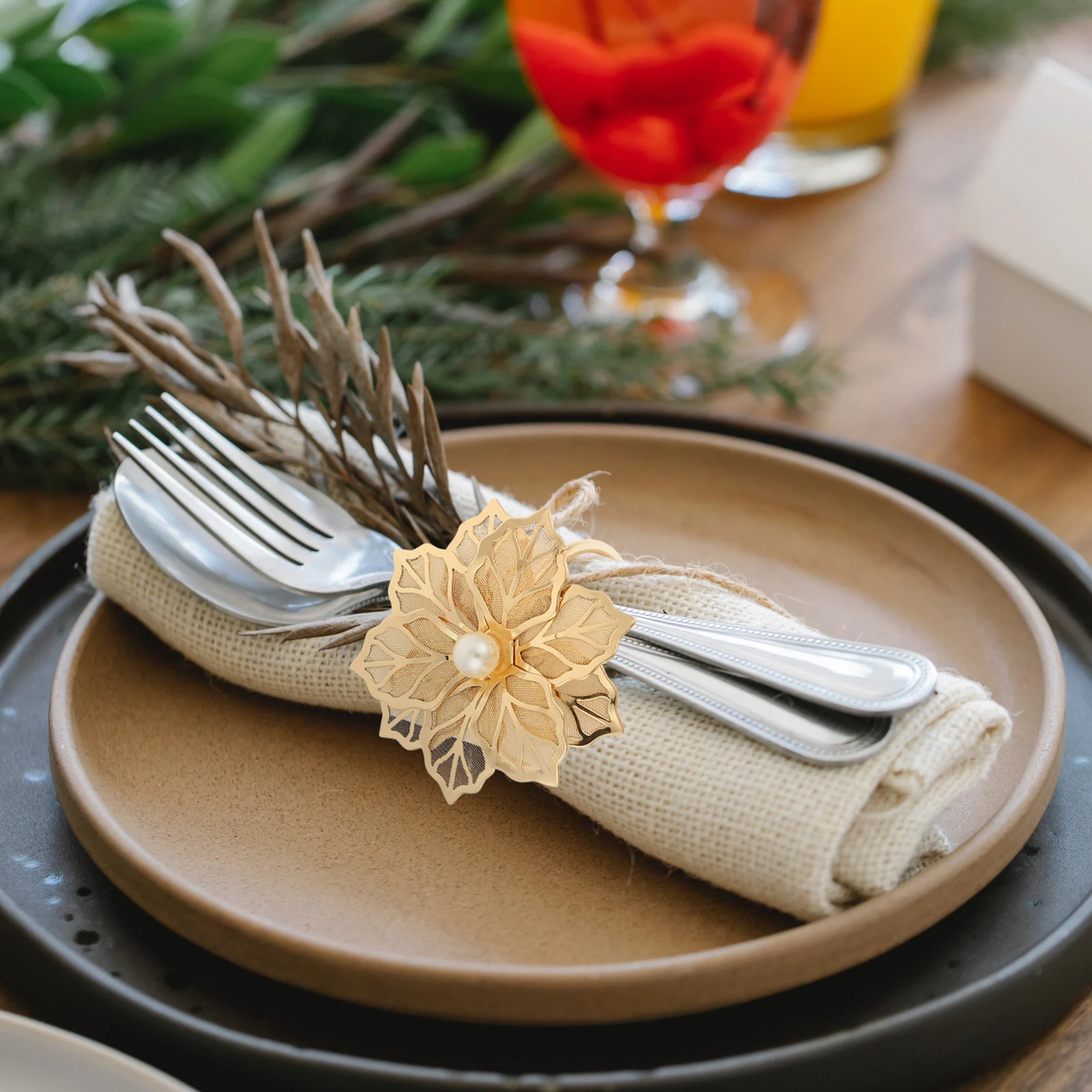 

Metal Pearl Napkin Rings Rose Pattern Decorative Dining Serviette Ring Holder Party Wedding Banquet Flower Design Elegant Napkin