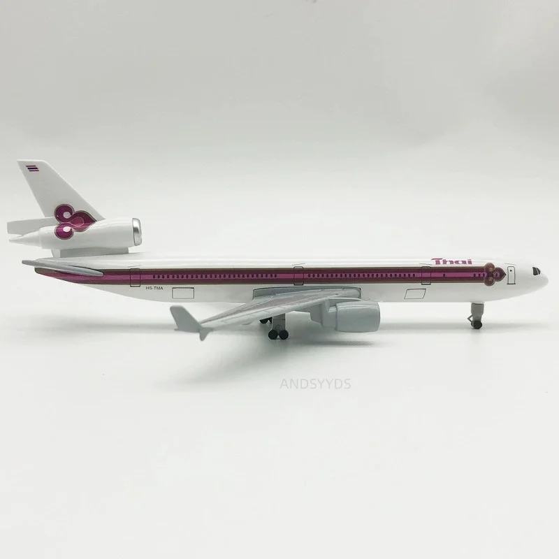 Airplane Model 20cm Thai MD-11 Airlines Metal Scale Model Plane Build With Wheels Landing Gears Diecast Aircraft Collected Gift