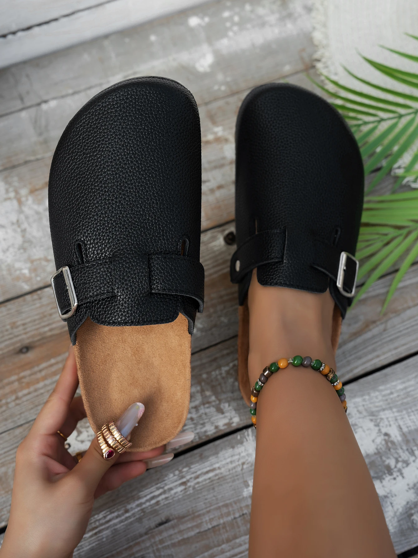 

Женские весенне-осенние повседневные простые однотонные тапочки из искусственной кожи с застежкой на плоском каблуке и пряжкой из пробкового пальца. Носимые пляжные тапочки для дома и улицы.