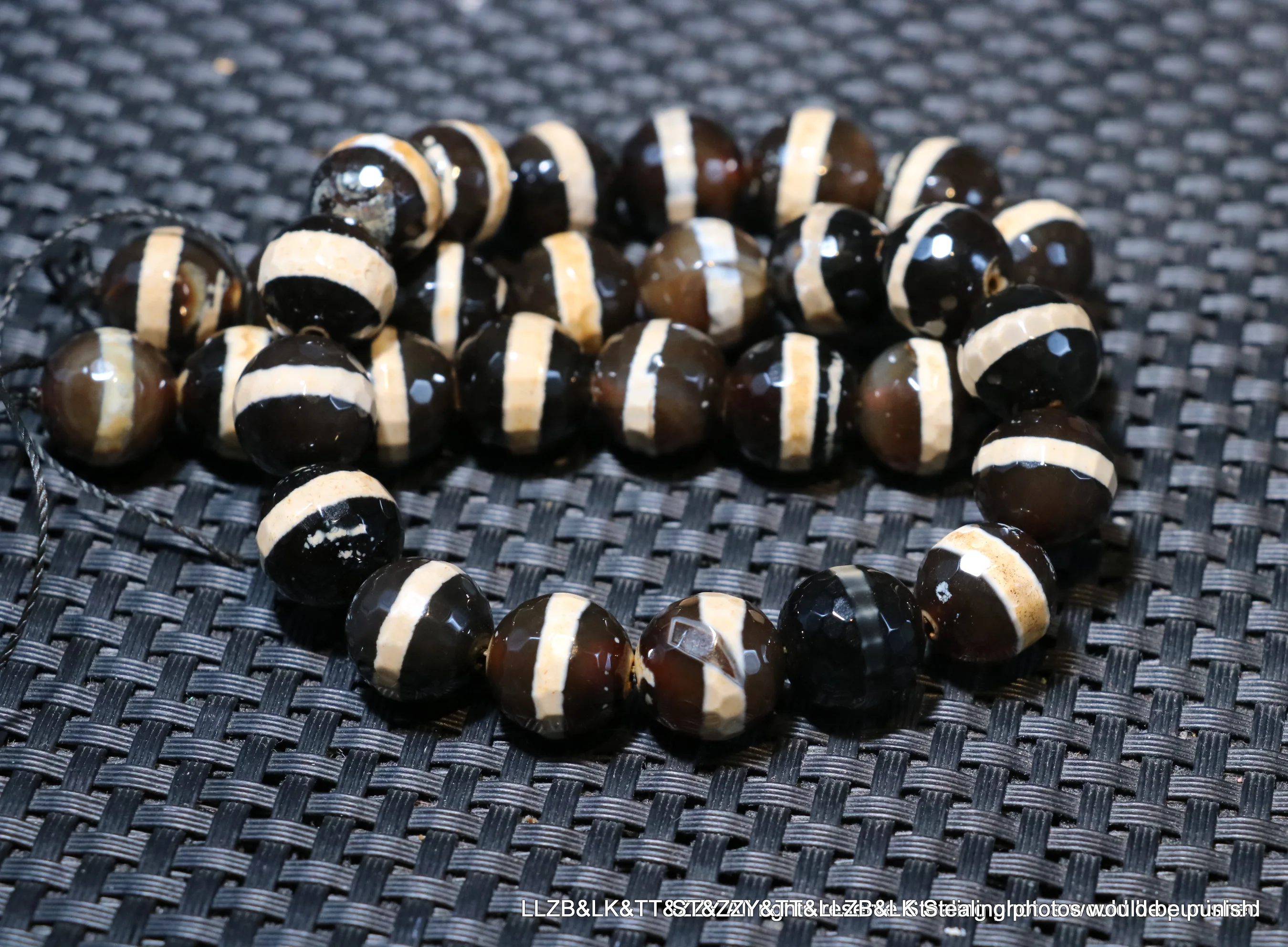 A Strand of Magic Power Energy Tibetan Old Agate 1 Line Many Views Totem 12MM dZi Bead Amulet For DIY UPD220724A25