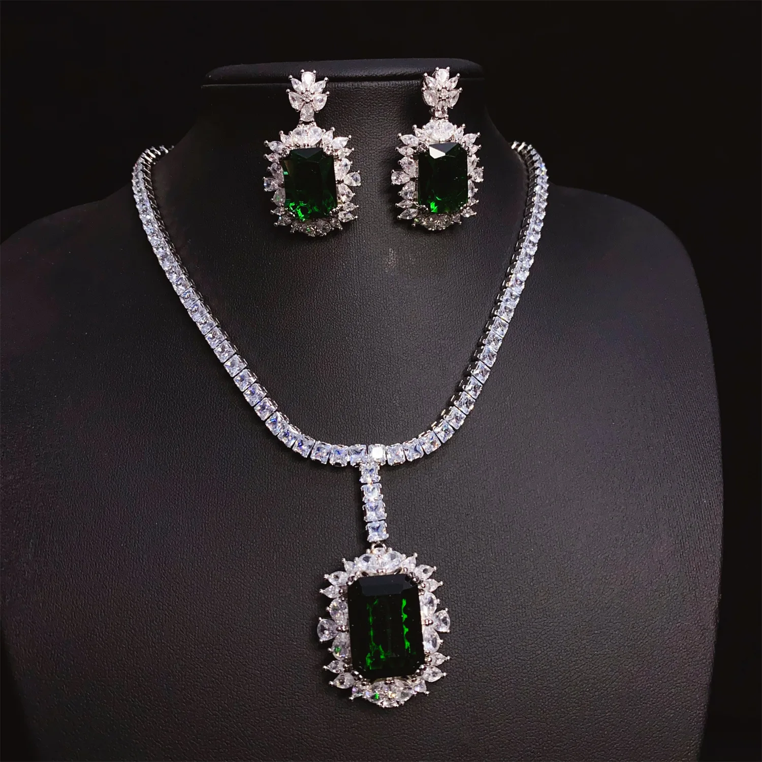 

Green Jewelry Sets