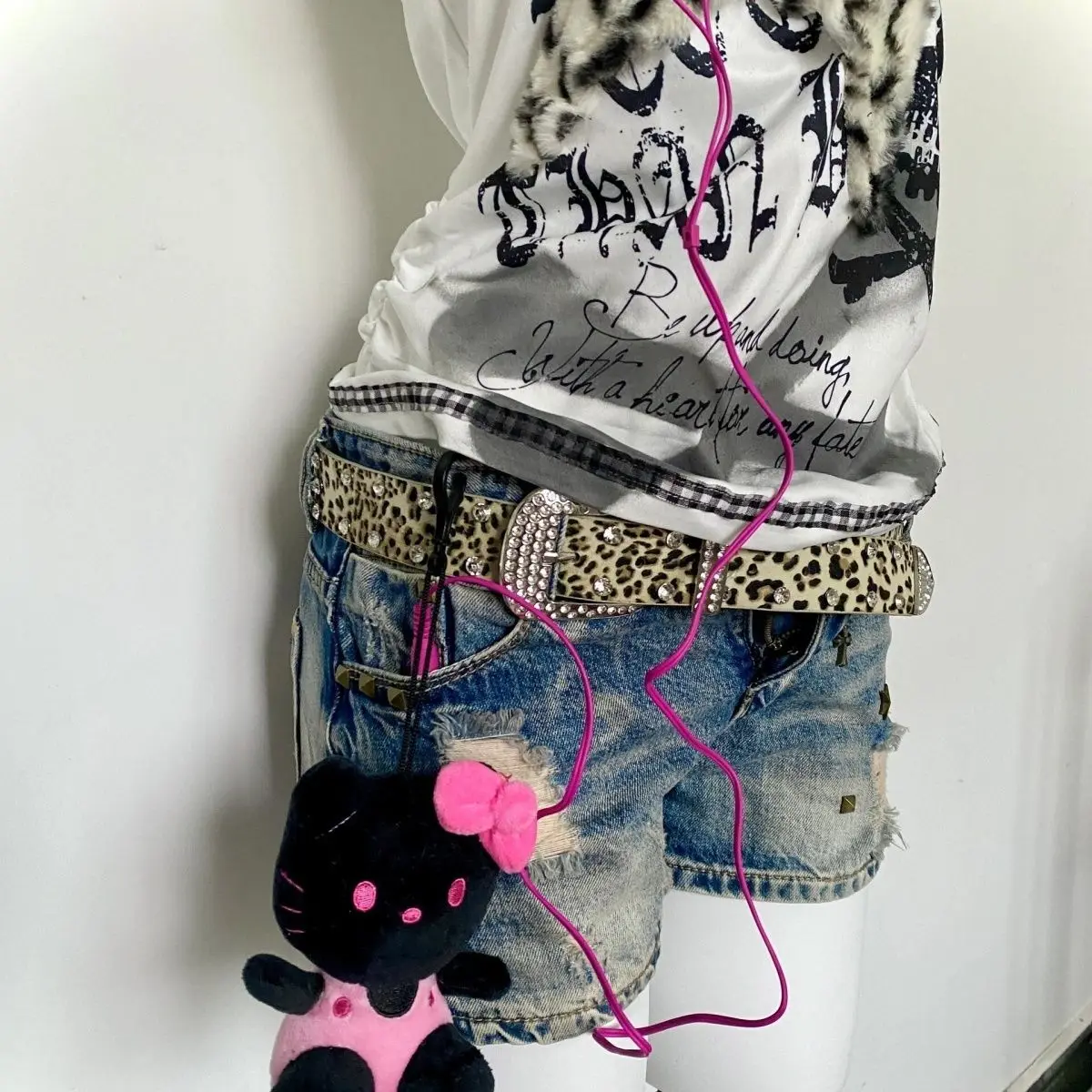 เสื้อยืดพิมพ์ลายสไตล์พังก์ชิคหรือสเวสลิมฟิตสำหรับผู้หญิง แฟชั่นฤดูร้อน สไตล์อเมริกันเรโทร Y2K เท่ห์ ลุคสบายๆ