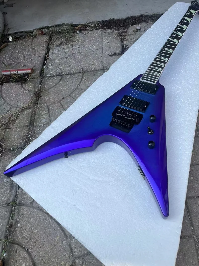 High quality 6-string  electric guitar, glow-in-the-dark product, active pickup truck,，Floyd rose bridge,Free delivery