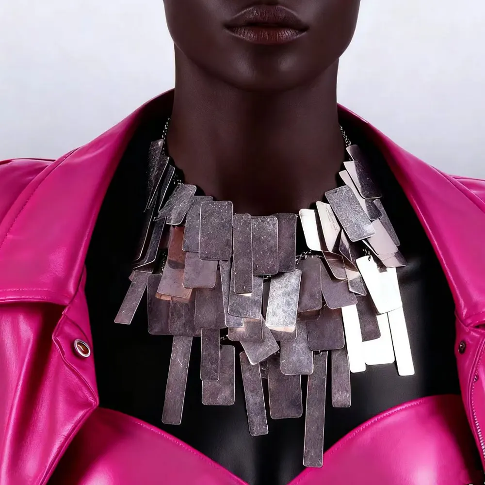 The Unique Design Of The Bohemian Necklace Features Irregular Sequins Paired With Beautiful Jewelry For Spring And Summer