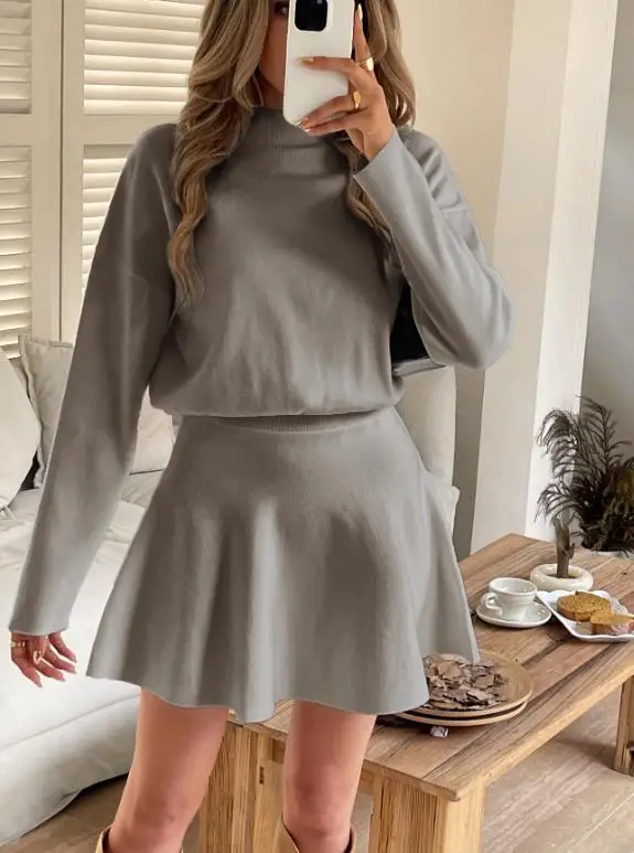 Abito da donna 2025 Ultimo autunno e inverno Elegante sexy tinta unita a maniche lunghe in lana Gonna corta Maglione Abbigliamento donna