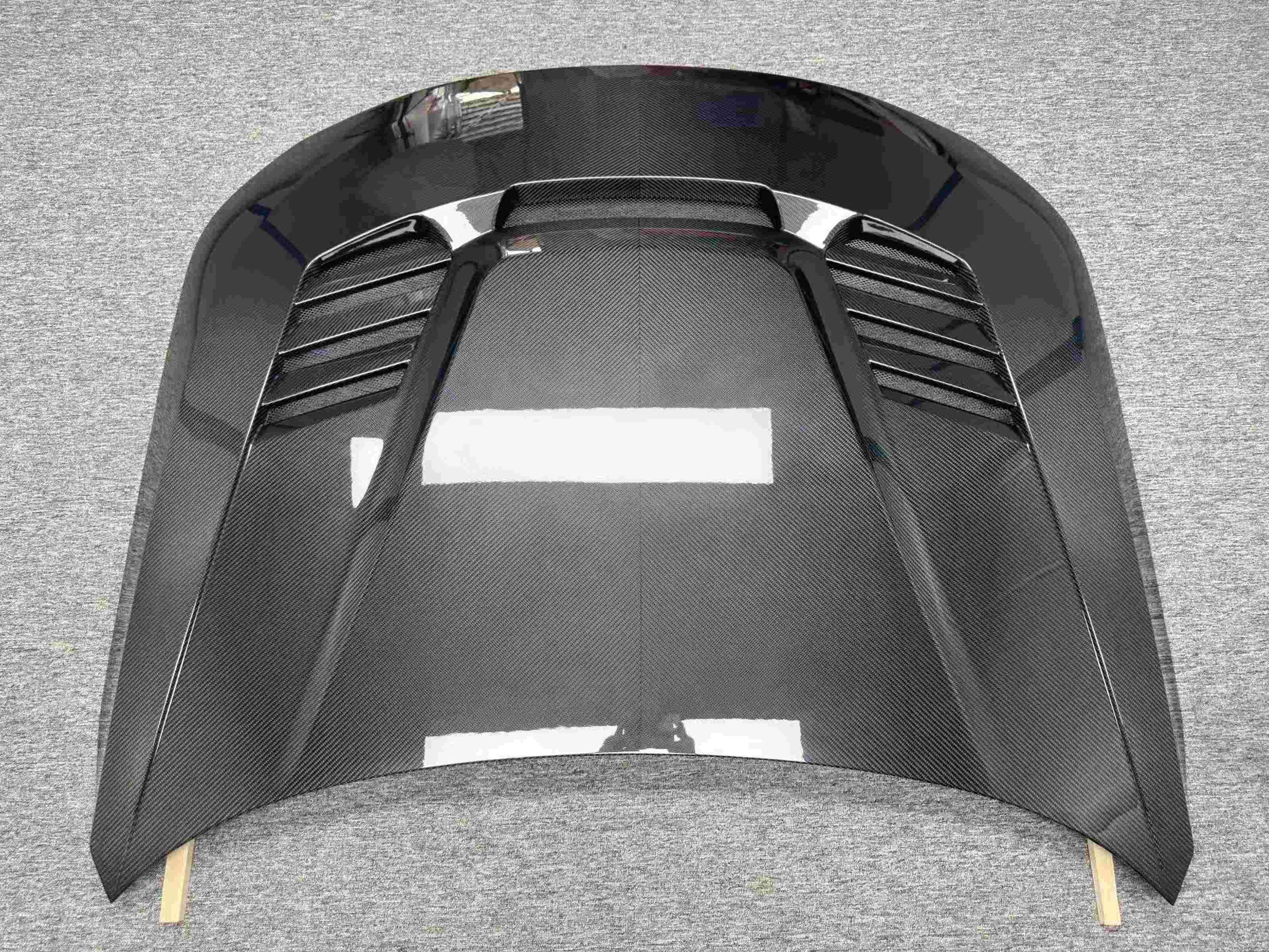 عالية الجودة الخامس نمط غطاء محرك السيارة من ألياف الكربون الجافة لسيارات BMW 2 سلسلة G87 M2 G42 M240 غطاء صمام المحرك الأمامي بونيه الإعداد المثالي