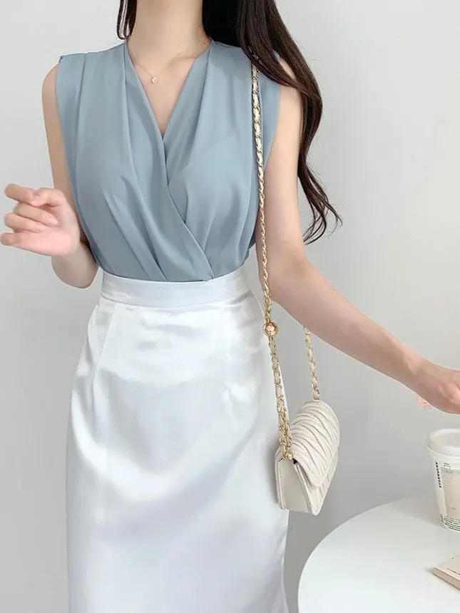 قميص أنيق بدون أكمام برقبة على شكل V للنساء بأسلوب كوري عصري نحيف متعدد الاستخدامات قصير الطول بلون واحد