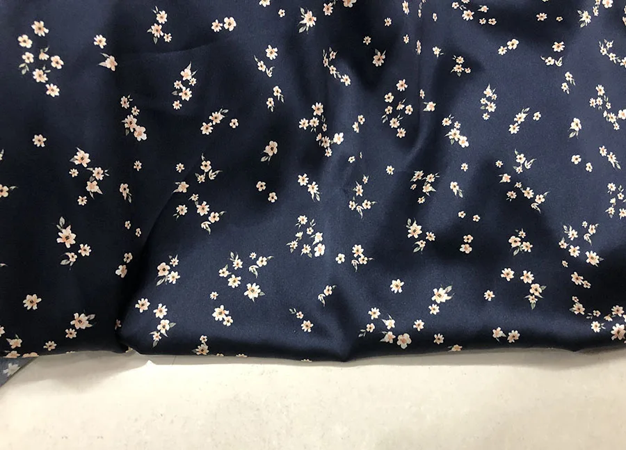 

19 Momme High Quality Real Silk Spandex Satin Fashion Cloth Blue Bottom Small Flower Digital Inkjet Designer Fabric for Qipao