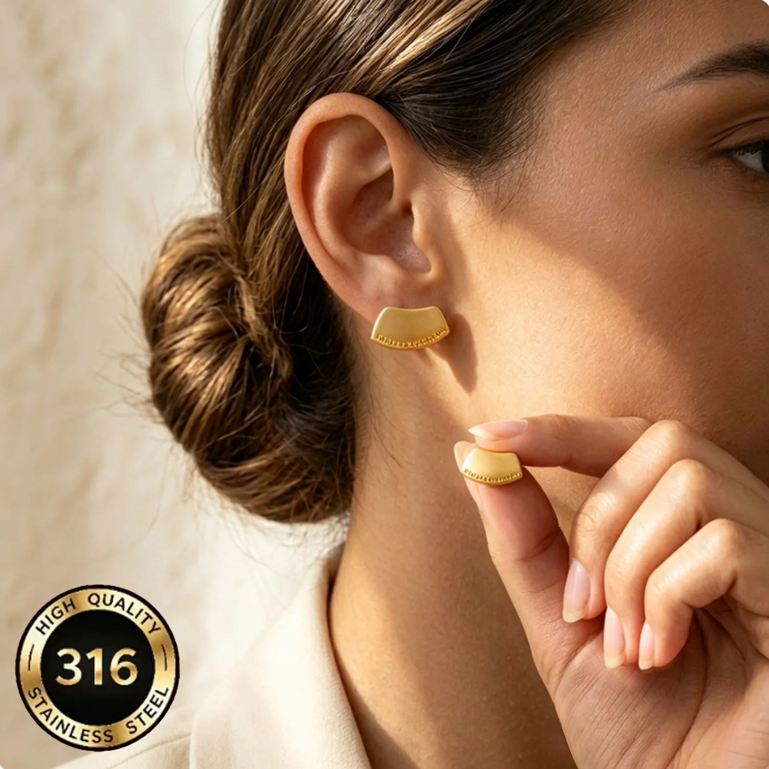 Fashionable Light Luxury, High-end Dignified and Elegant Stud Earrings Design for Women Simple and Delicate Daily Accessory