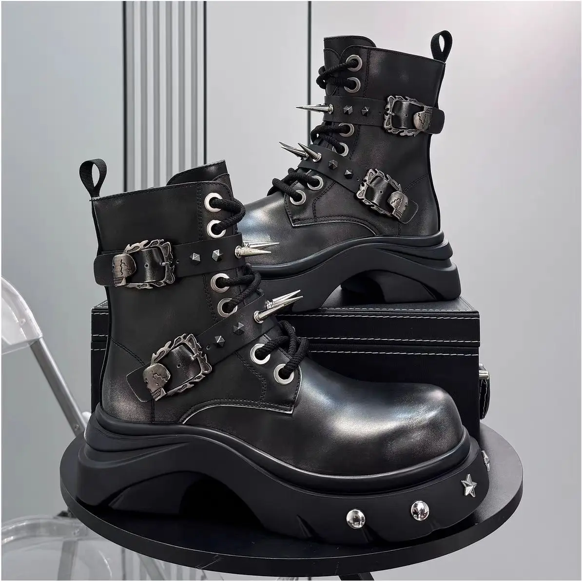 

Черные мужские осенне-зимние новые ботинки в стиле ретро с высоким берцем и толстой подошвой, увеличивающие внутреннюю часть, британские локомотивные ботинки с ветровыми заклепками