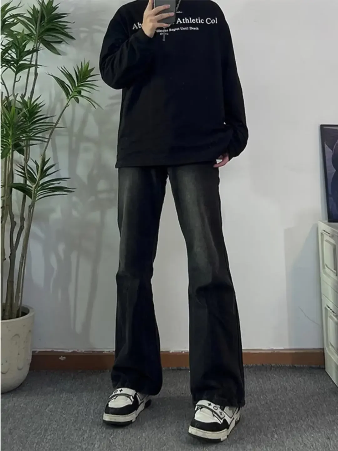 Schwarze, geradlinige Micro-Flared-Jeans mit geradem Bein für Männer