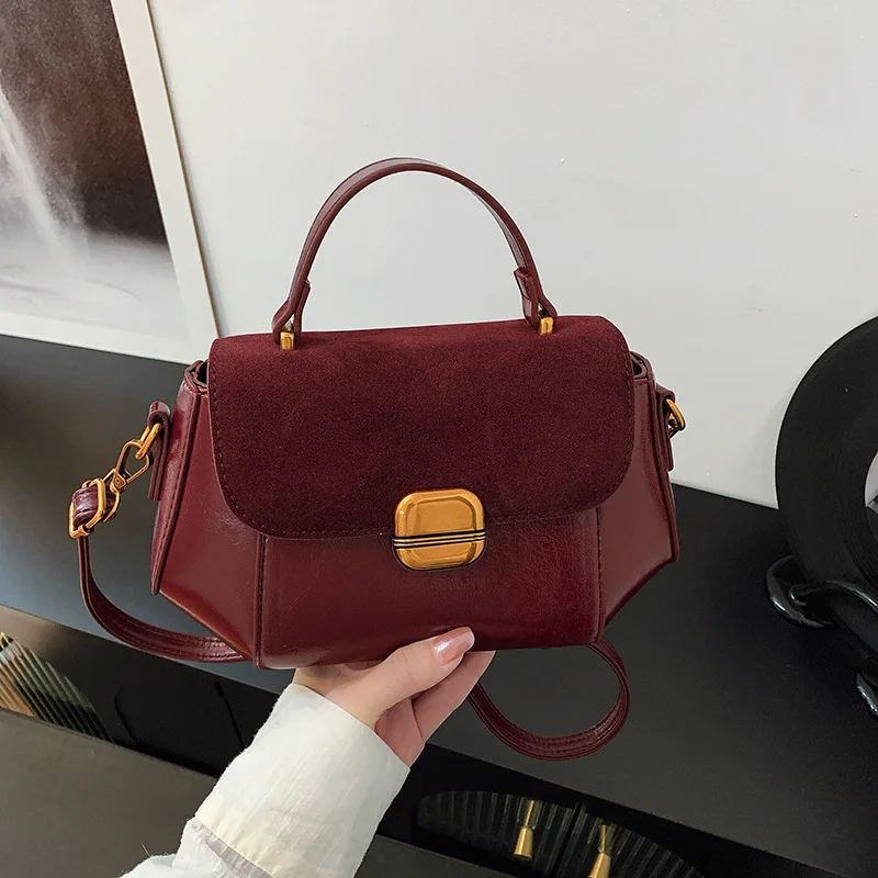 حقيبة كروس عصرية مرقعة 2025 جديدة للنساء، محفظة كتف كلاسيكية خفيفة الوزن، حقيبة سرج كاجوال للاستخدام اليومي