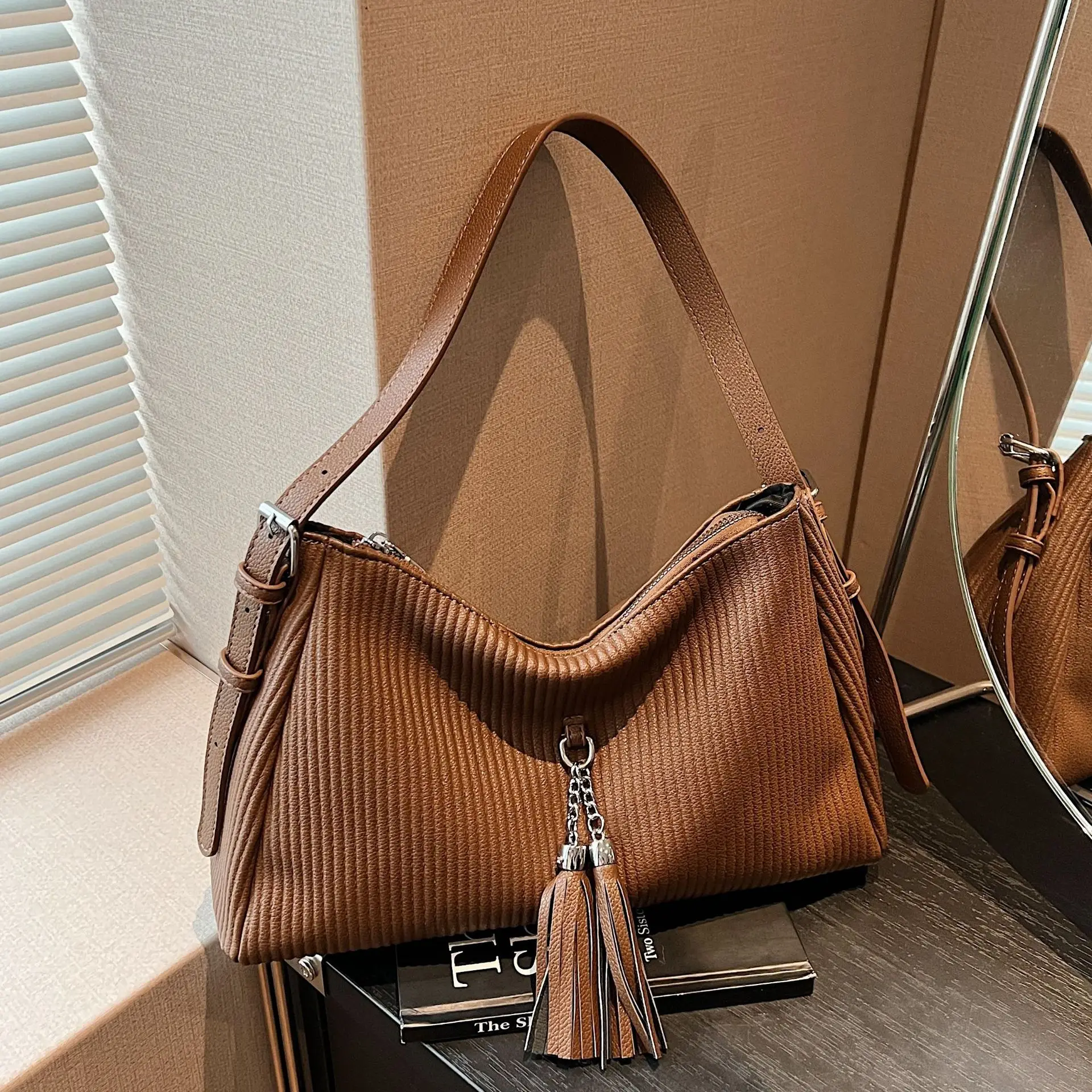 

Stripe Mini Bag Solid Color Shoulder Purse for Women Textured Crossbody Tote Minimalist Day-to-Night Bag Elegant Top Handle Bag​