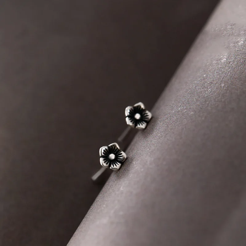 VOQ Silver Color Small Flower Stud Earrings Retro Rose Flower Stud Earrings Ladies Fashion Premium Accessories Hypoallergenic