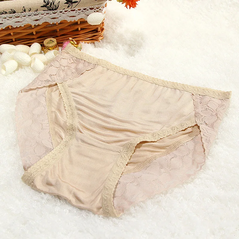 Birdtree 2pcs/lot Women Panties 100% Mulberry Silk Lining Piping Sexy Middle Rise Lace Briefs Health New Everyday Wear U34619M