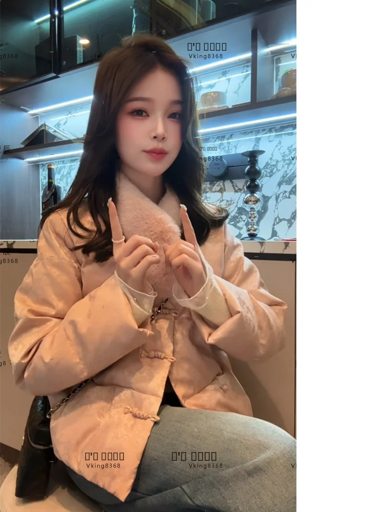 

Эксклюзивный романтический женский пуховик Xuanxuanchen 2025: Новая модная китайская модель, 90% белый пух, теплый, толстый, артикул 9509