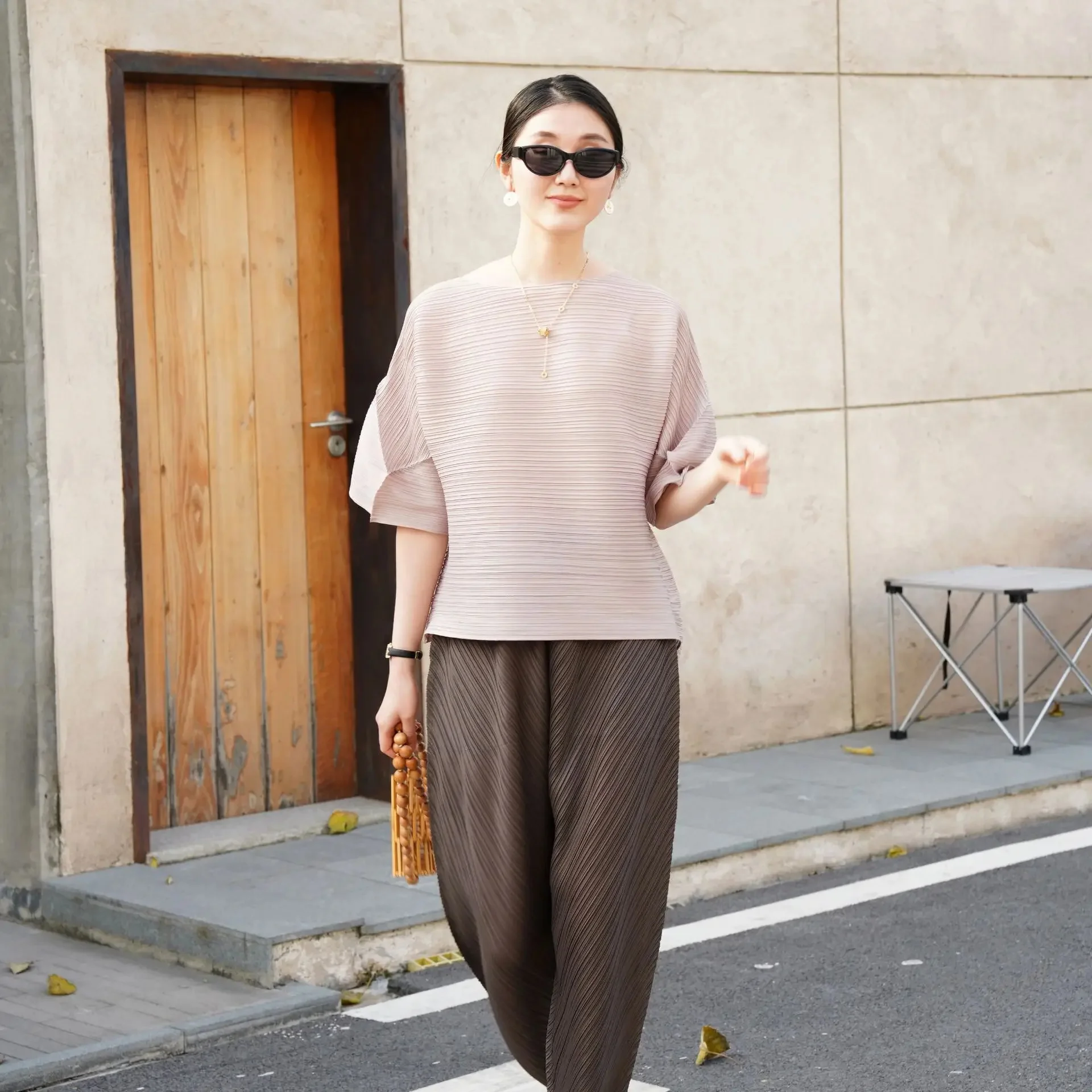 T-shirt da donna Miyake pieghettata moda SOLID allentata GRANDE taglia O-collo manica svasata T-shirt femminile Top Tide