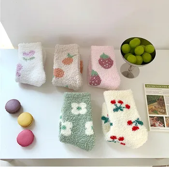 여성용 겨울 양말, 산호 벨벳, 헤비 크림 꽃, 체리 딸기, 과일, 잠자는 모피, 중간 튜브 양말, 귀엽고 달콤하고 따뜻한 양말