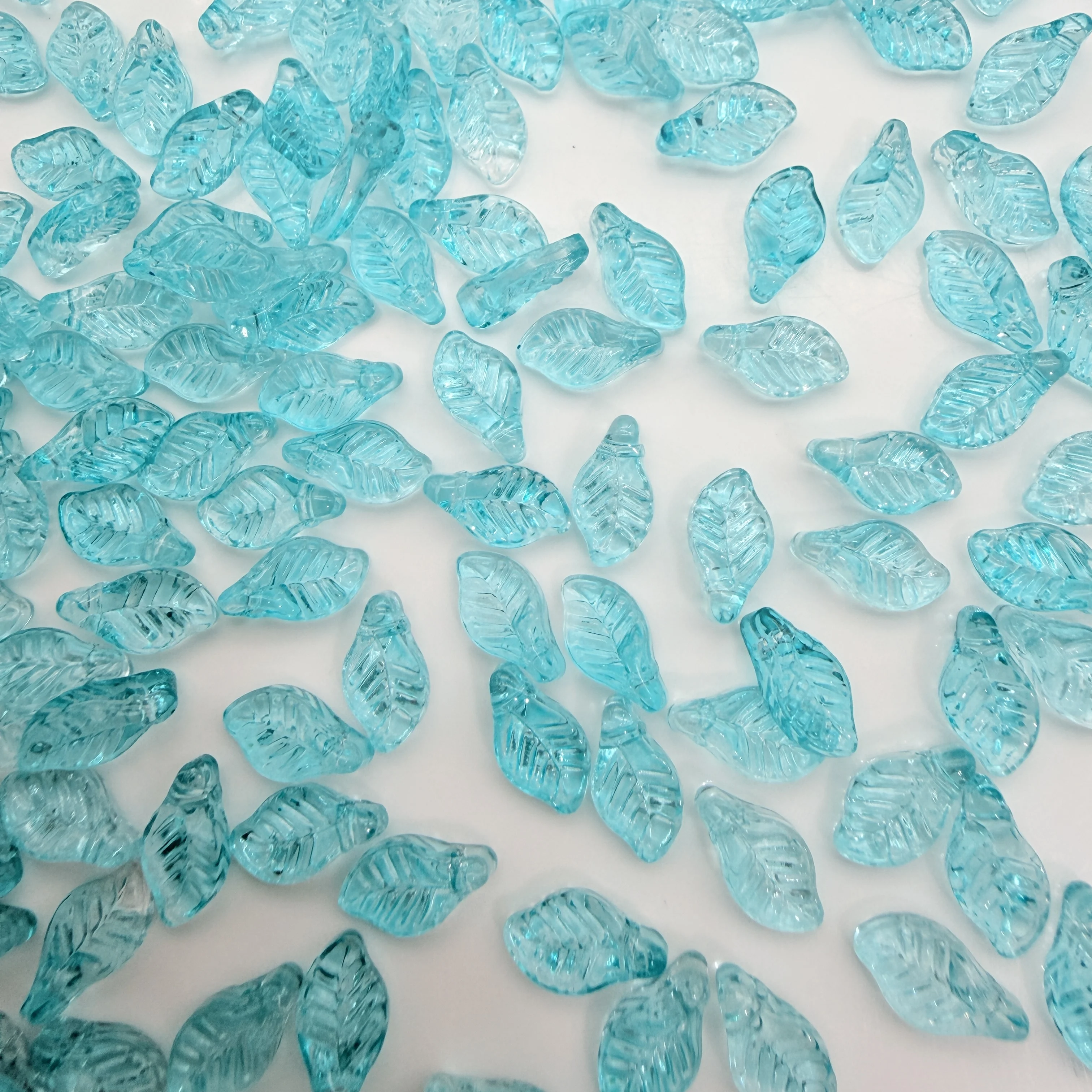 1300pcs/lot Glass Green Leave Spacer Pendants Leaf Loose Beads for Earrings Bracelet DIY Jewelry Making Supplies Wholesale