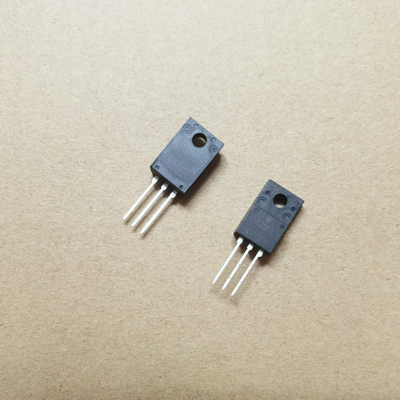 الأصلي الجديد 100% K3569 2SK3569 LCD ملحقات إمداد الطاقة TO-220F