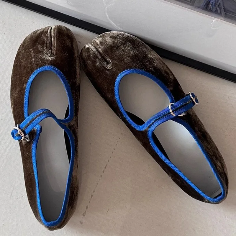 

2024 New Tabi Spring Autumn Korea Flats Round Toe Women's Shoes Blue Velvet Flats Fashion Mary Jane Shoes Women Shoes