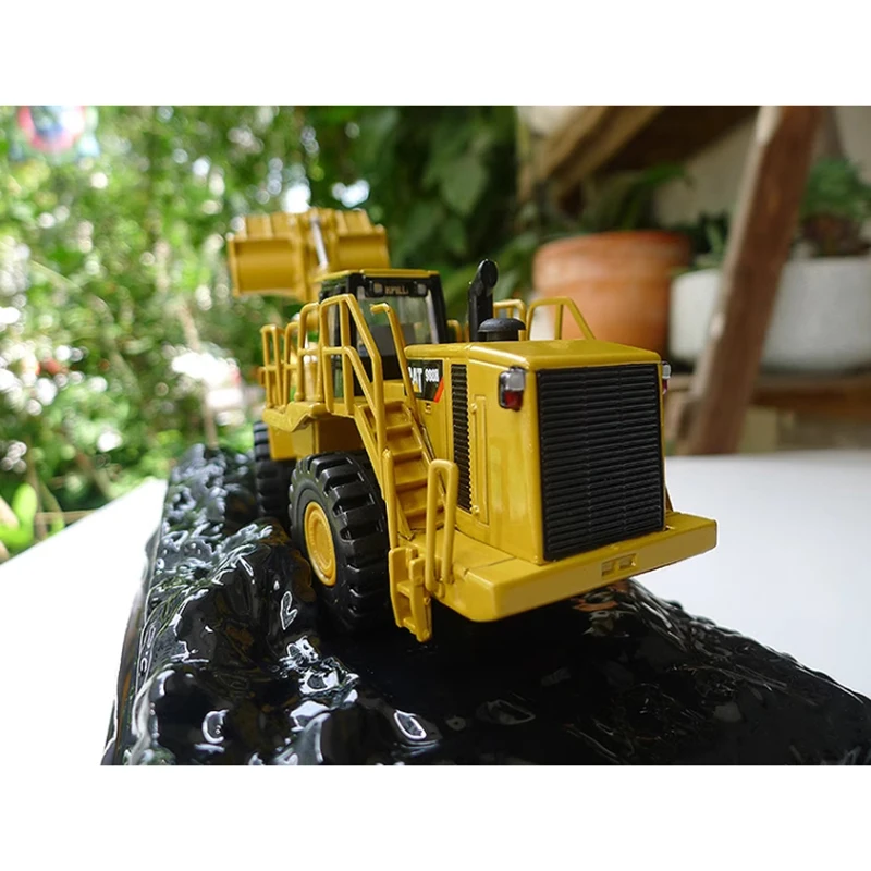 CAT Diecast Alloy 1:64 Scale 988H Loader Forklift Engineering Vehicle Cars Model Adult Toy Classic Souvenir Gifts Static Display