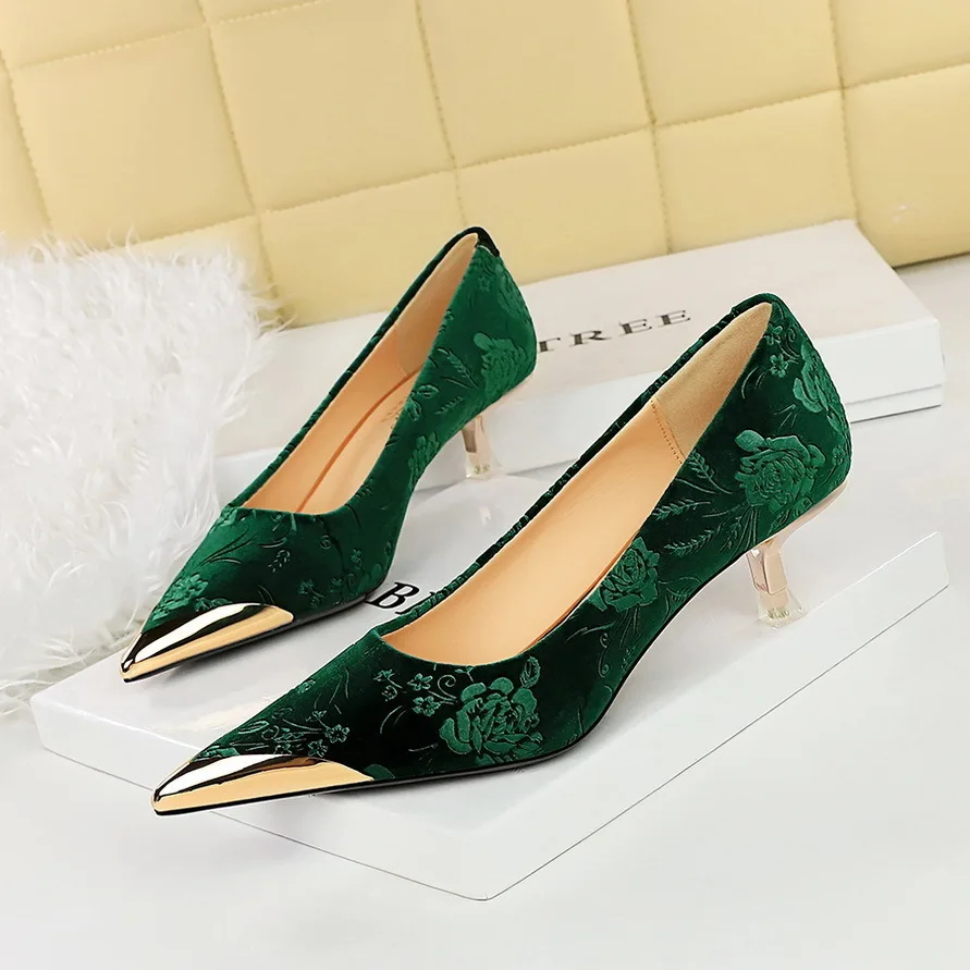 

Chinese Style With Thin Mid Heel Shallow Mouth Metal Women Pointed Toe Flower Embossed Velvet High Heels Shoes Woman Shoese