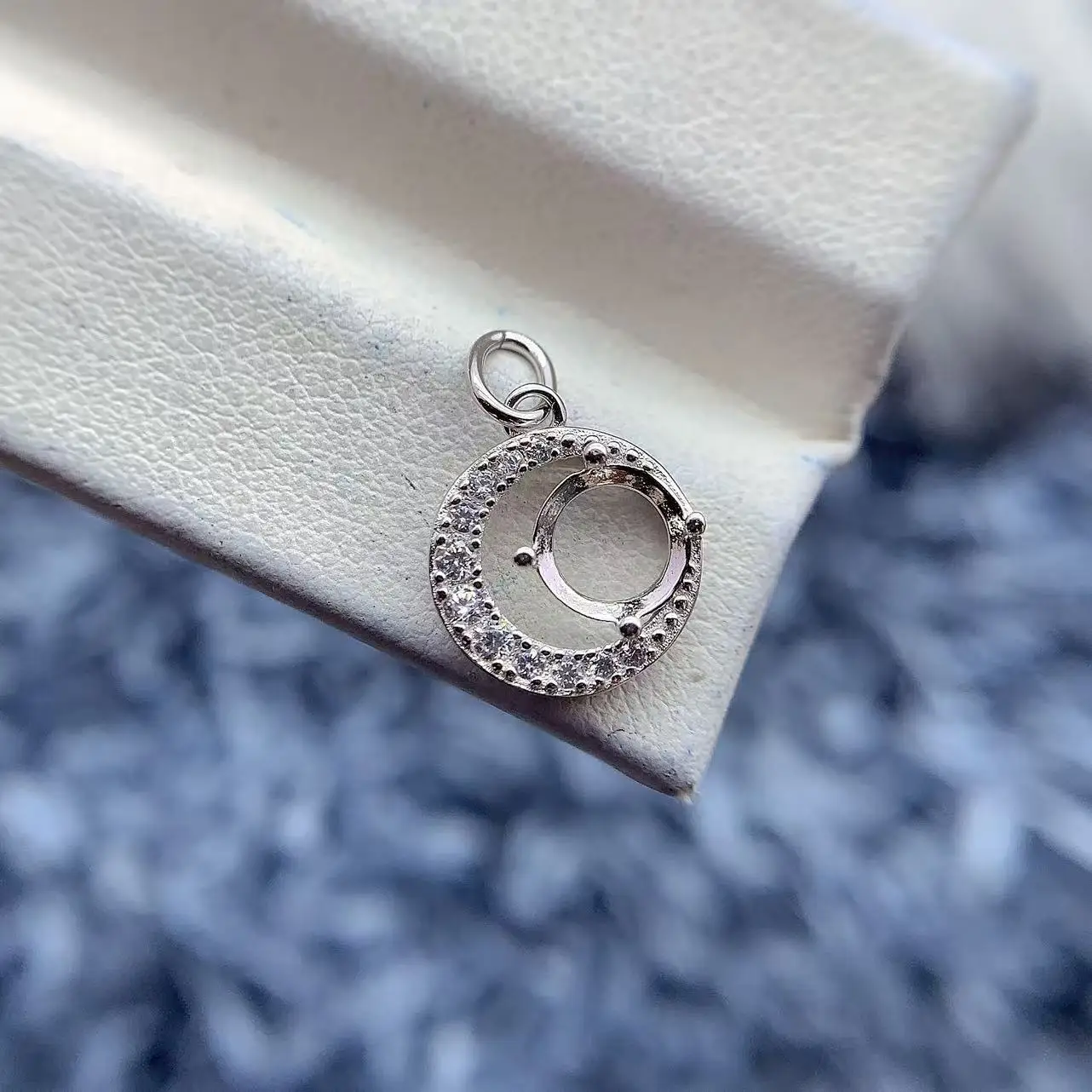 

MeiBaPJ Inlay Round 6*6mm S925 Sterling Silver Exquisite DIY Pendant Setting Women Shining Diamond Fine Charm Jewelry Wholesale