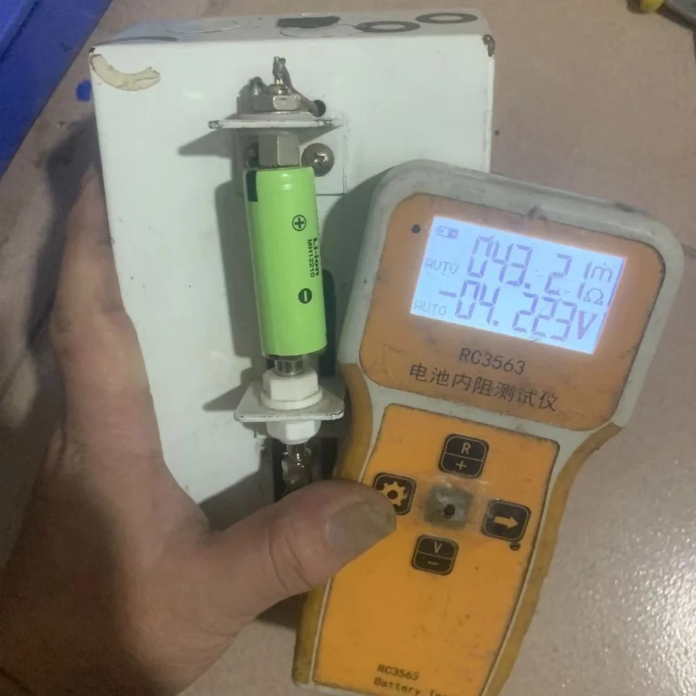 3.7V 18500 2040mAh Li-ion Battery