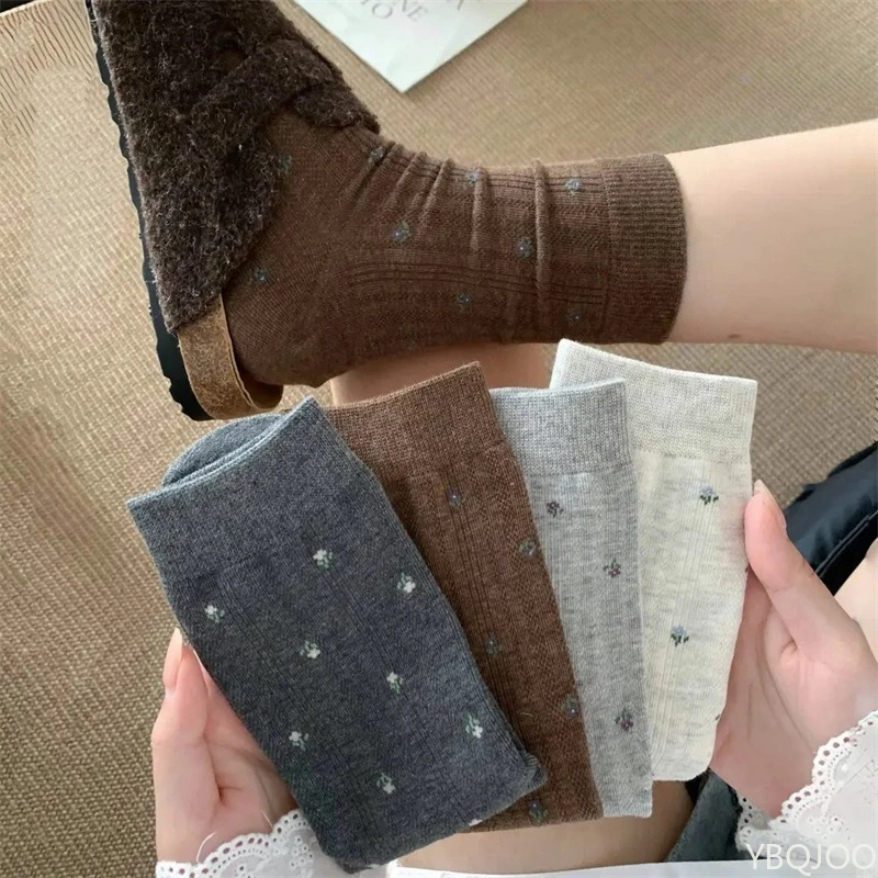 5 Paar Herbst-Winter-Neue sanfte kleine Blumensocken Damen-Mid-Tube-Socken aus reiner Baumwolle vielseitige elegante lange Röhrensocken