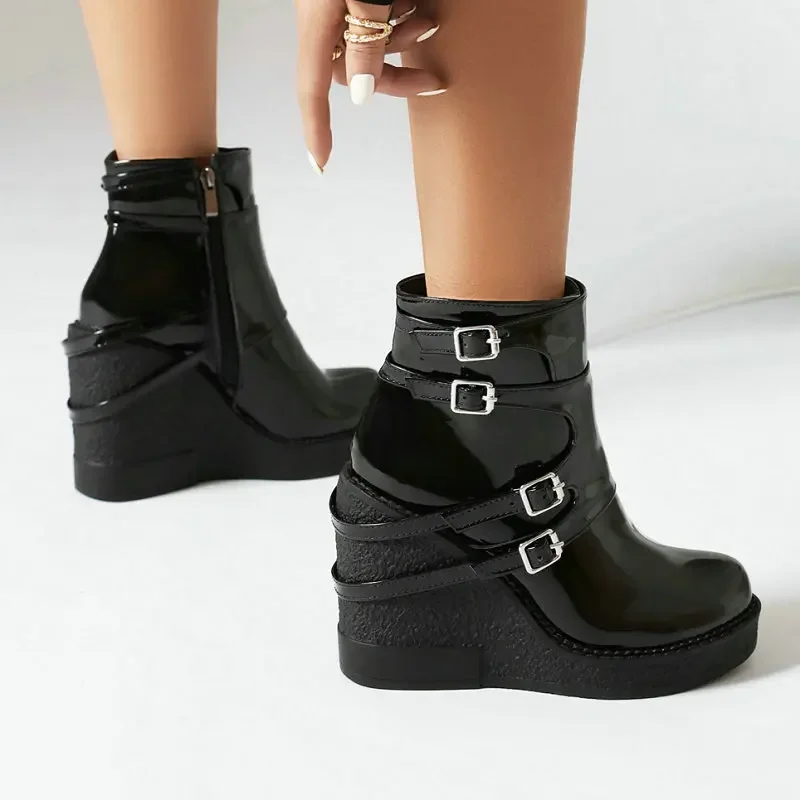 

Big Size 44 Soild Black Matte Patent PU Back Buckle Belt Strap Design Women Winter Platform Shoes Wedges High Heels Ankle Boots