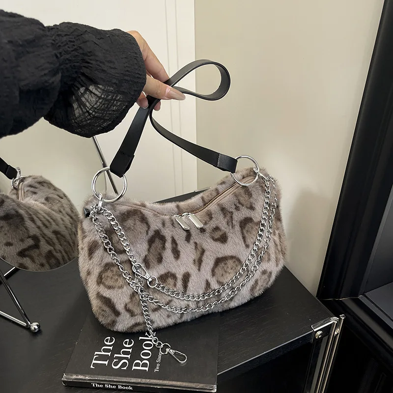 

2025 New Autumn & Winter Faux Fur Leopard Print Bag for Women Niche Stylish High-End French Armpit Bag Chain Crossbody Bag