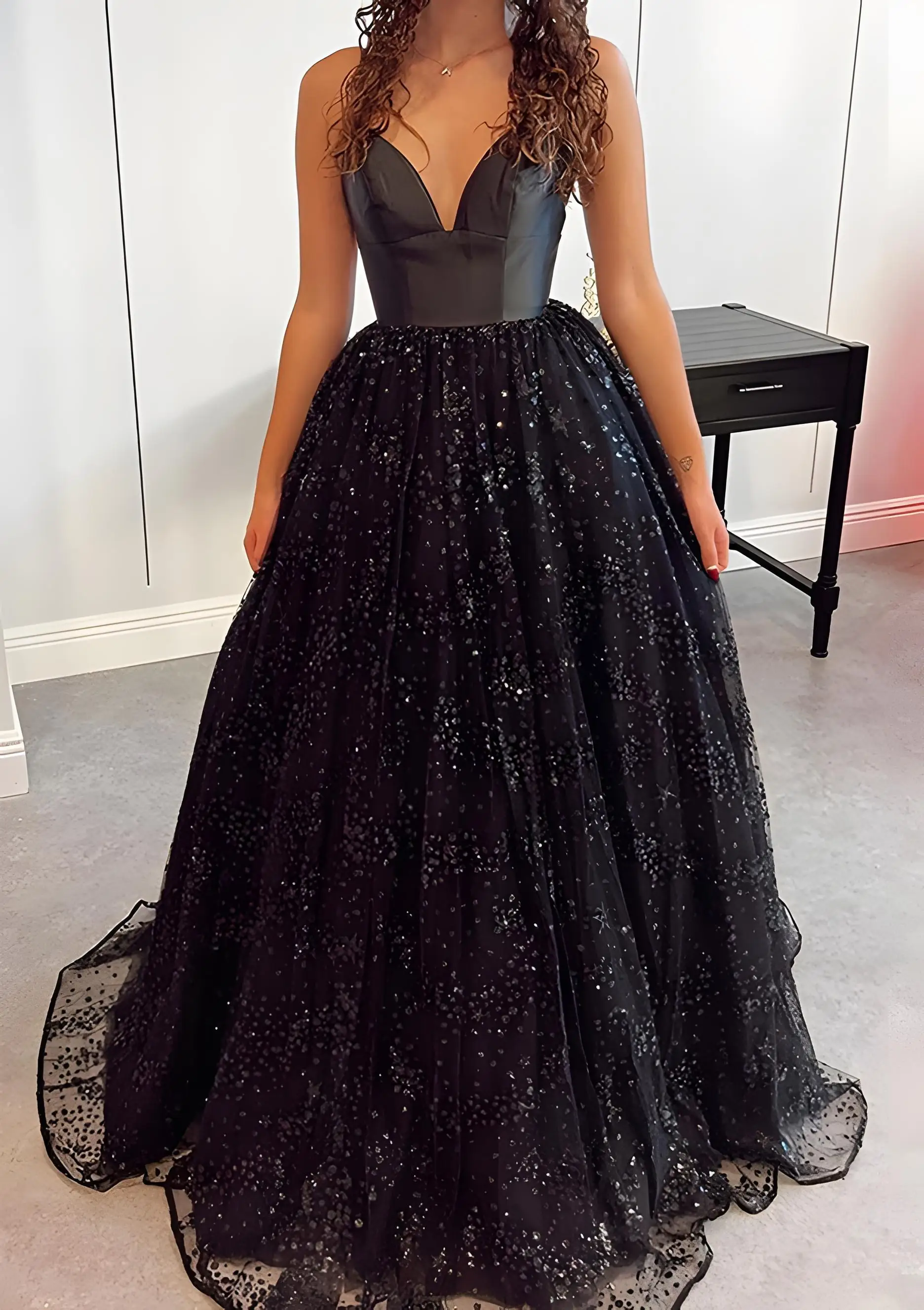 

Romantic Evening Dresses Adult Prom Party Ball Gown V Neck Backless Sleeveless Floor Length Tightened Waist Star Glitter