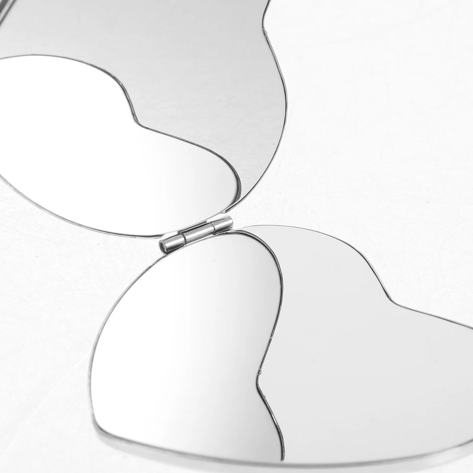 

Heart Shape Compact Mirror Double Sided Folding Portable Travel Makeup Mirror for Women Small Pocket Beauty Tool