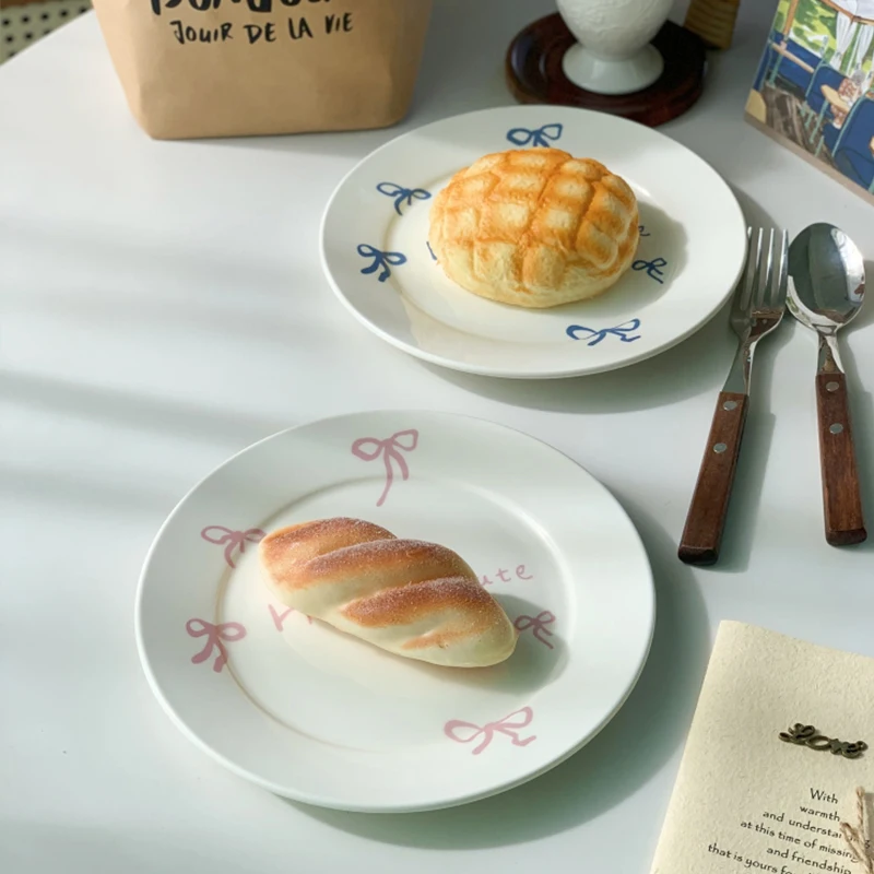 

Bow Pattern Letter Round Ceramic Plates Household 8 Inch Overglaze Color Cake Dessert Dish Korean Style New Kitchen Tableware