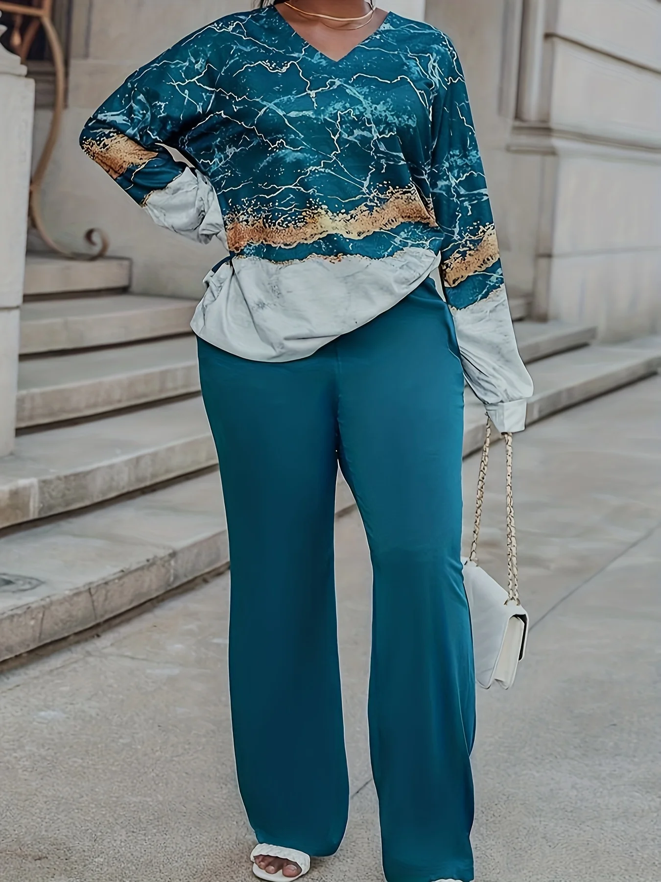 Plus size women\'s four-season small v-neck polyester fiber elasticated random printed knitted long-sleeved trousers casual suit。