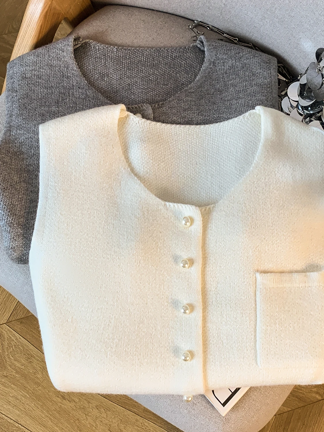 Women's Knitted Lace Patchwork Vest Top Autumn Winter High-End Sensation Layering Pearl Button oulder Pad Vest Faionable ...