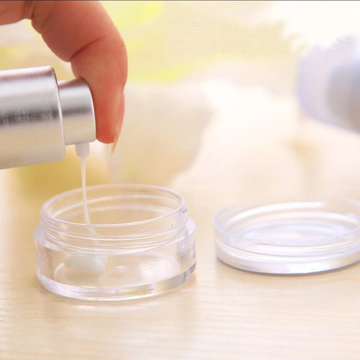

100Pcs Mini Empty Cream Jar Portable Cosmetic Containers Plastic Transparent Eyeshadow Lipbalm Sample Bottles