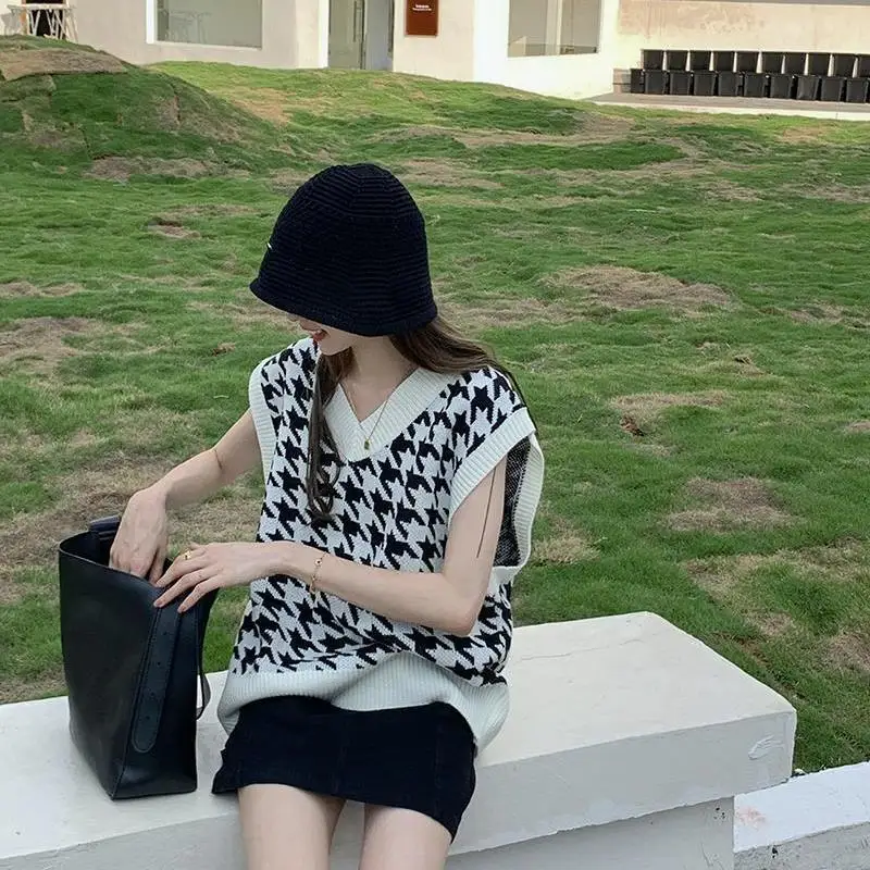 

Женский вязаный жилет с узором «гусиные лапки», Новое поступление 2025, корейский стиль, v-образный вырез, консервативный студенческий жилет на весну и осень, носимый внешний свитер, жилет