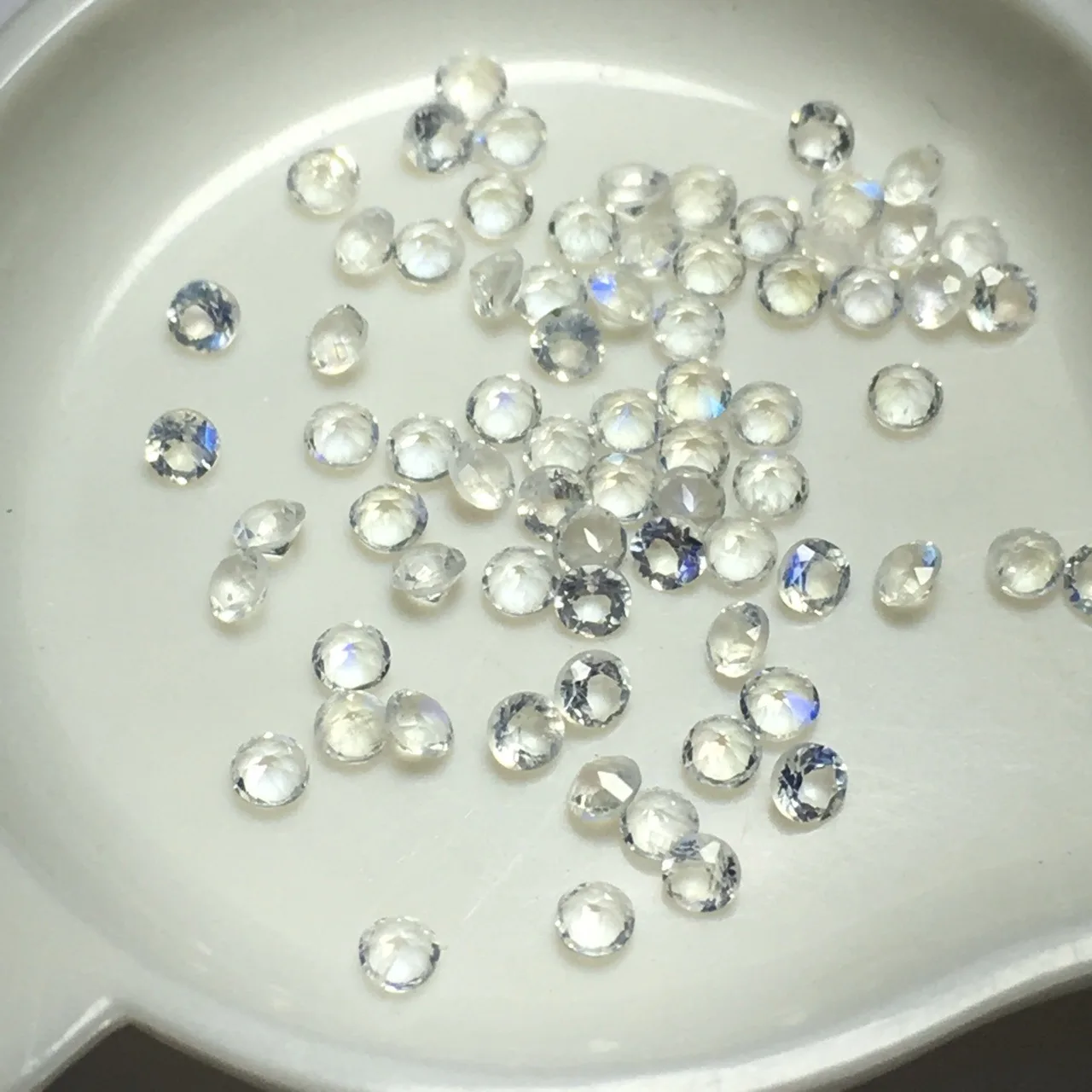 スリランカ産-天然ブルーファイアムーンストーン-vs-ラウンドブリリアントカット-ルースストーン-小粒サイズ1～2mm-ジュエリー製作用