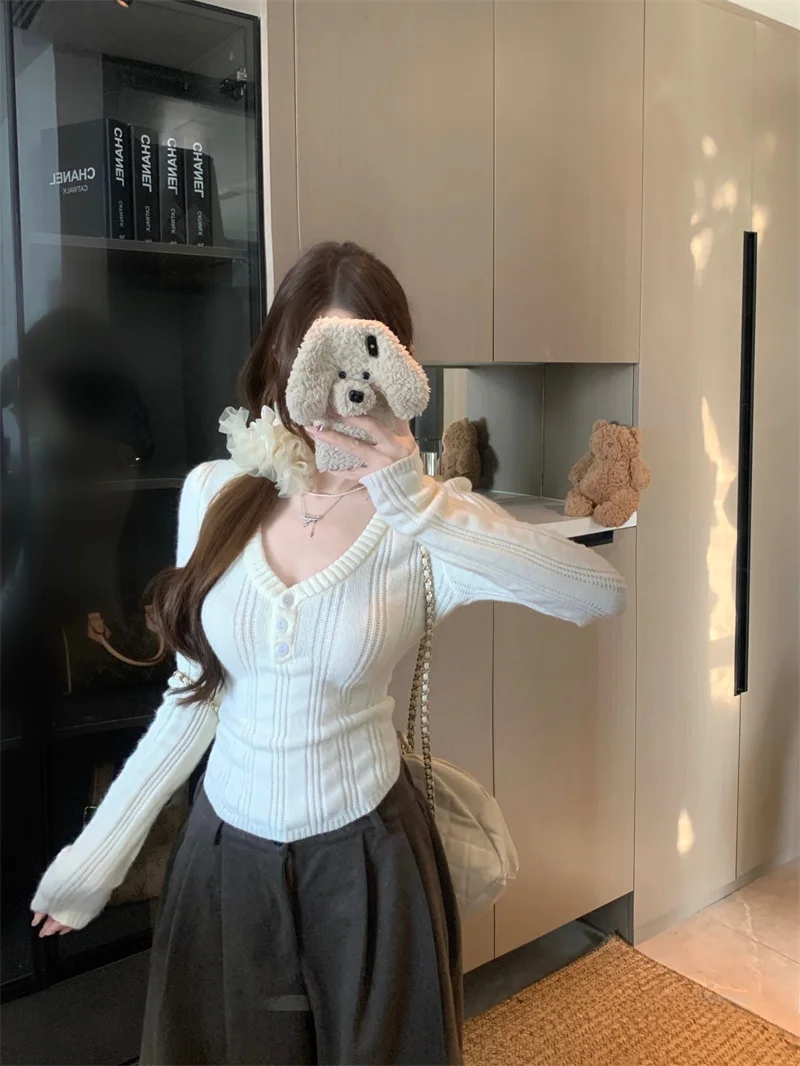 

Kumikumi Women's Knitted V-Neck Sweater Pure Color Button Pit Stripe Slimming Personality Spring Top Fashionable Casual Wear