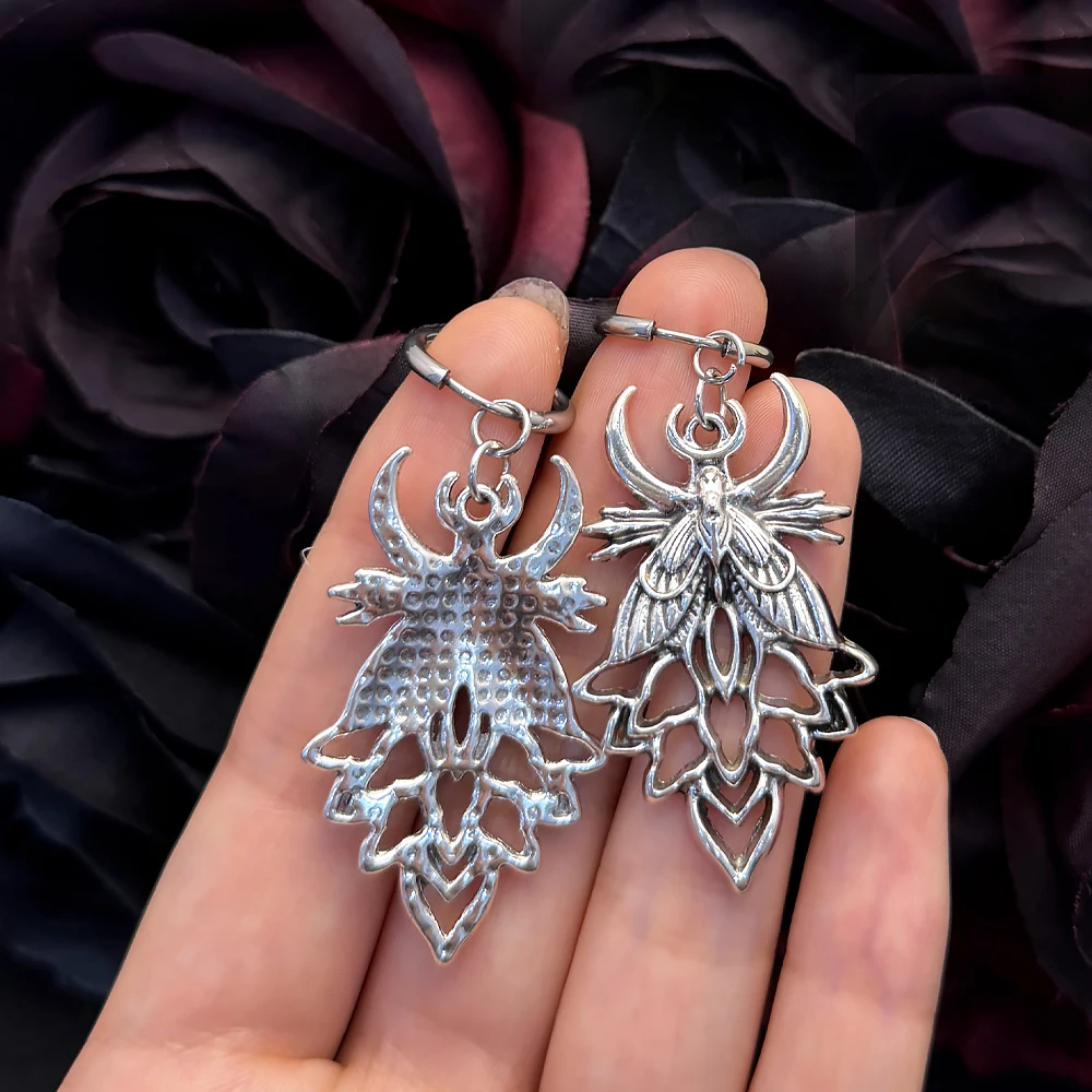 Gothic Death Skull Moth Earring Women Fashion Pagan Witch Jewelry Accessory Gift Vintage Moon Insect Mystery Moth Charm Ear Hook