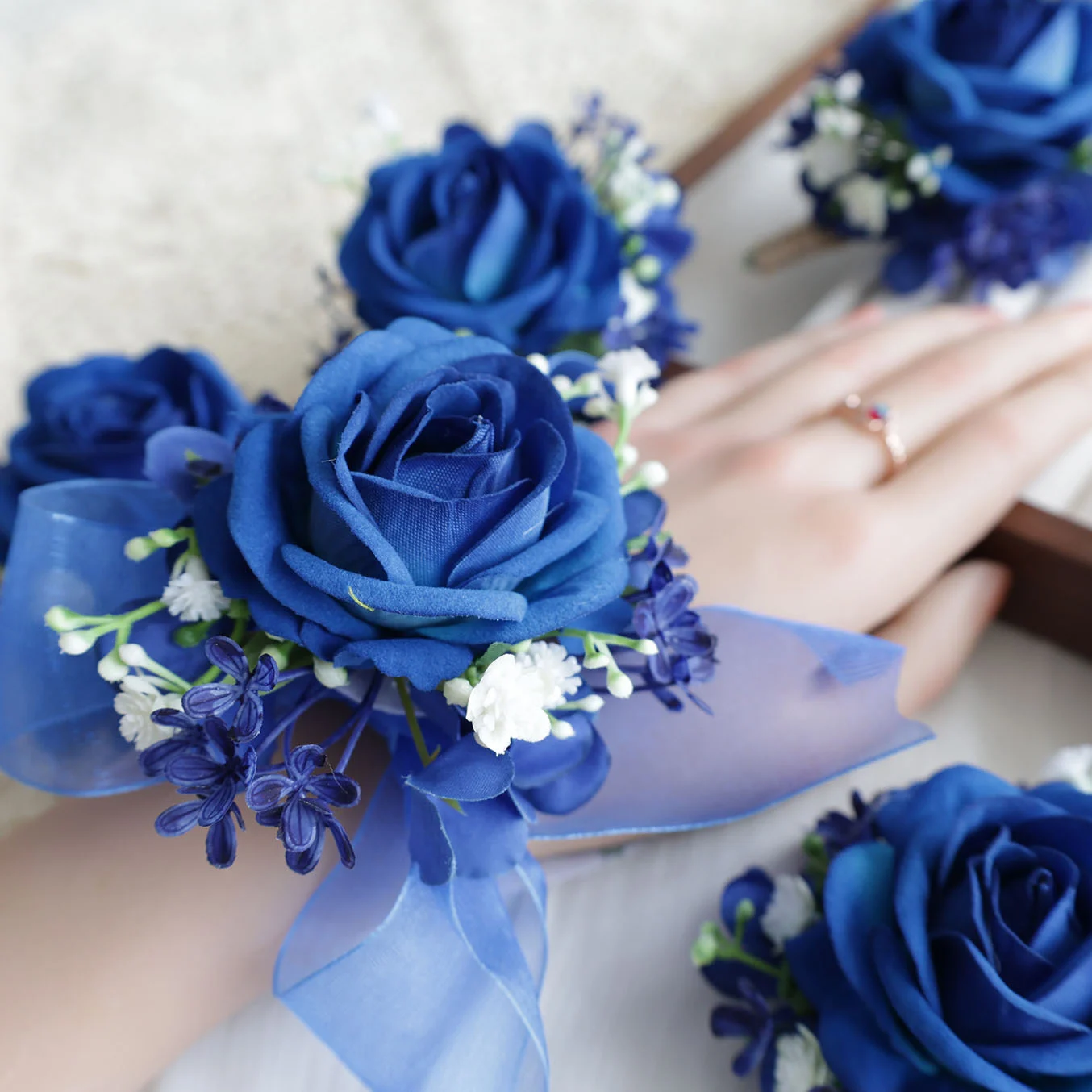 

H0037 Royal Blue Rose Wrist Corsage Wristlet Band Bracelet and Men Boutonniere for Wedding Artificial Flower Prom Decorations