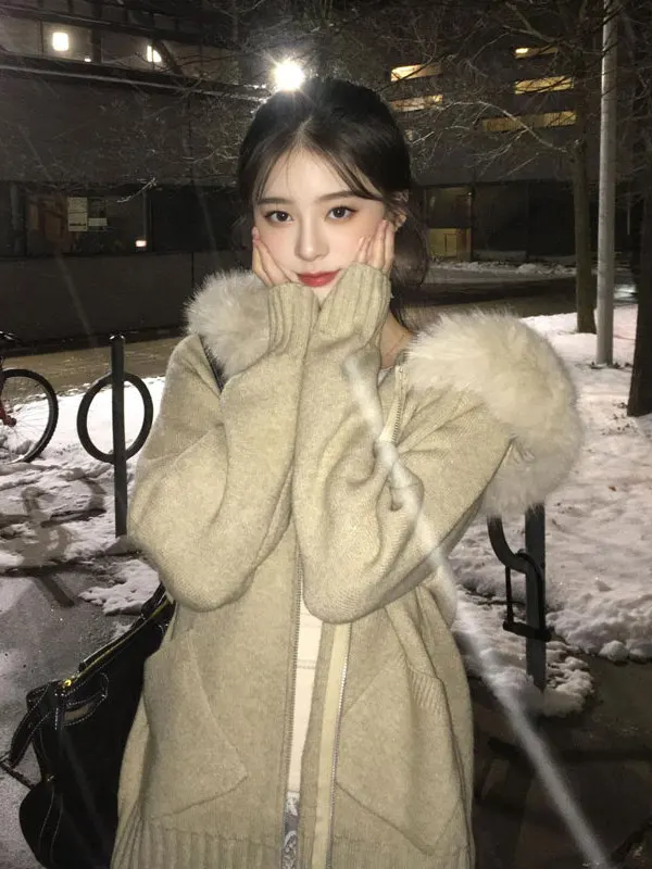 

Korean Sle High-End Knitted Sweater with Large Fur Collar And Hood Small Size Extremely ular Top Winter 2026 Faion
